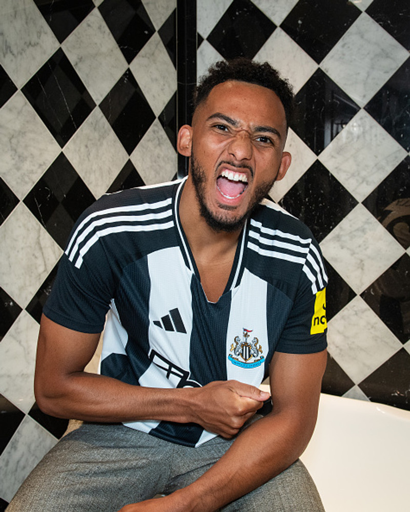 Lloyd Kelly nýr varnarmaður Newcastle.