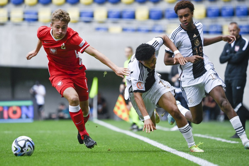 Ouédraogo (númer 19) í leik með U17 landsliði Þýskalands gegn Póllandi.