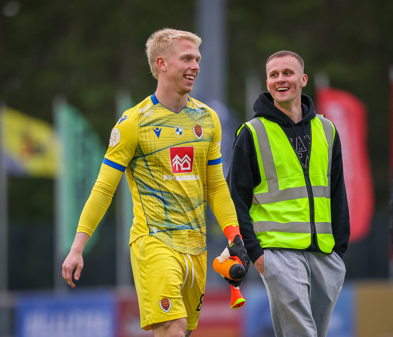 Pálmi Rafn getur loksins fagnað Wolves sigri.