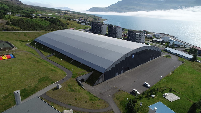 Fjarðabyggðarhöllin, þar sem slysið átti sér stað.
