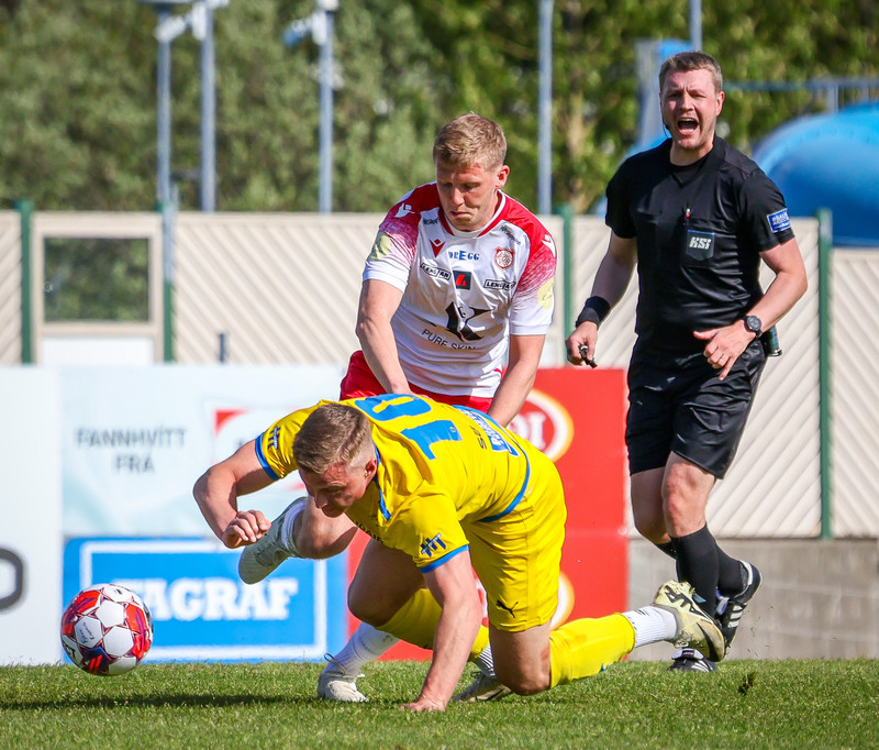 Myndaveisla: Fjölnir vann Þór í fyrsta grasheimaleiknum