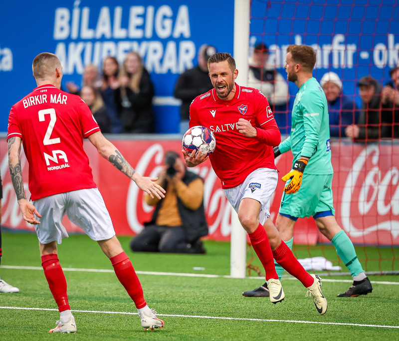 Gylfi Þór Sigurðsson fagnar marki í sumar.