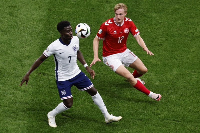 Einkunnir Dana og Englendinga: Höjbjerg maður leiksins