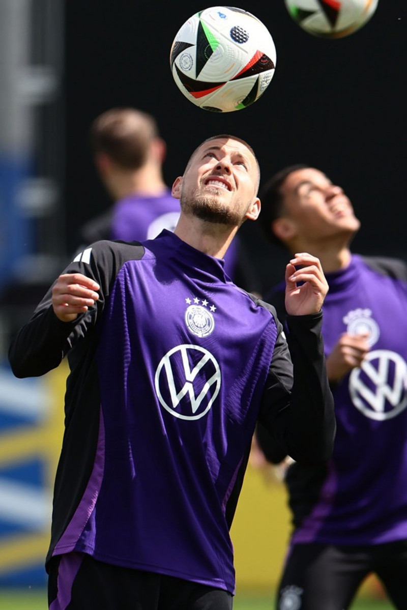 Dortmund vann Leverkusen í kappinu um Waldemar Anton (Staðfest)