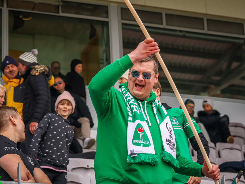 Brúsi Daniel Djuric kominn á veiðistöng í Kópavoginum