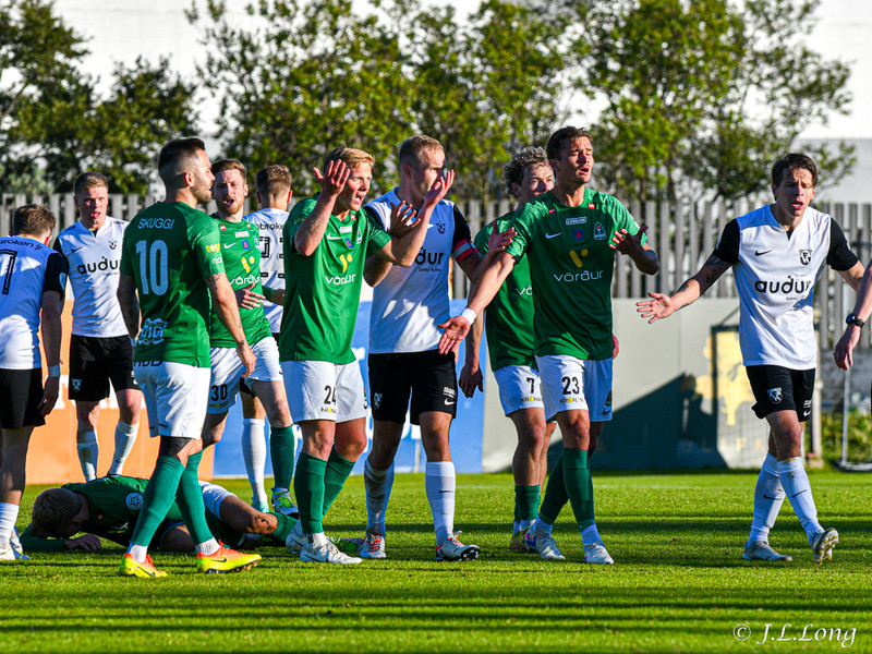 Myndaveisla: FH vann Breiðablik á grasinu
