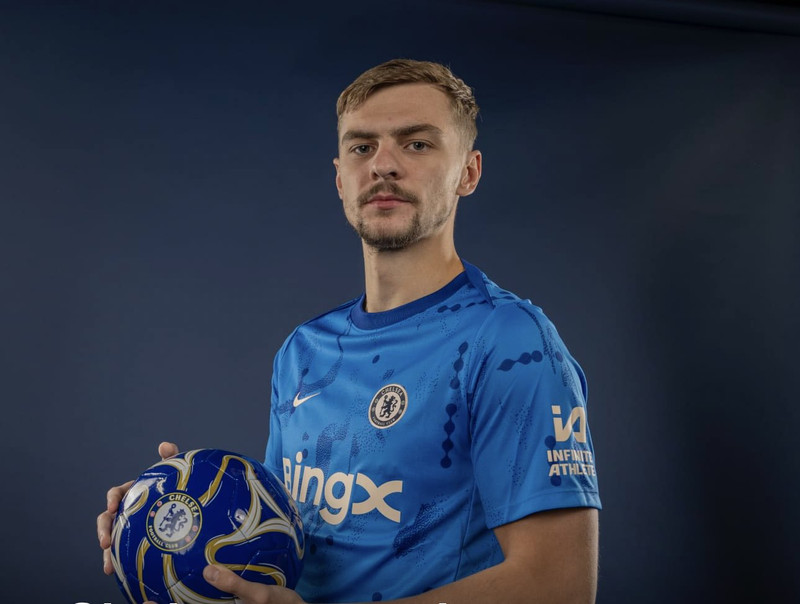 Og hann tók Kiernan Dewsbury-Hall með sér.