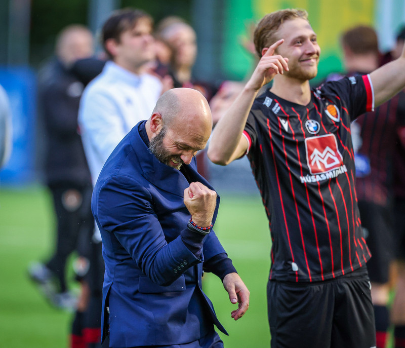 Arnar nokkuð sáttur eftir sigurinn í gær.