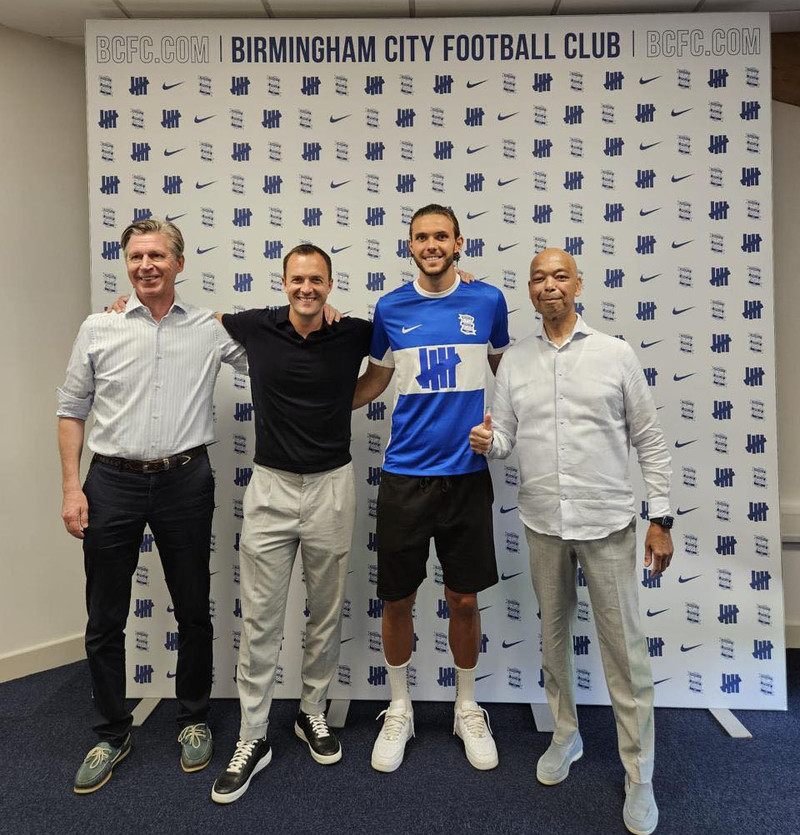 Óli Garðars, Chris Davies (stjóri Birmingham), Willum og hollenski umboðsmaðurinn Humphry Nijman.