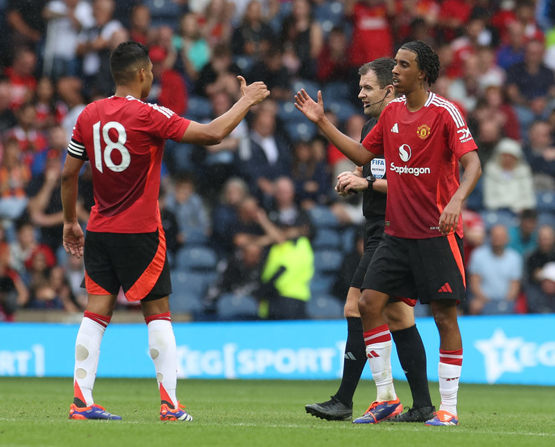 Leny Yoro leit vel út í liði United