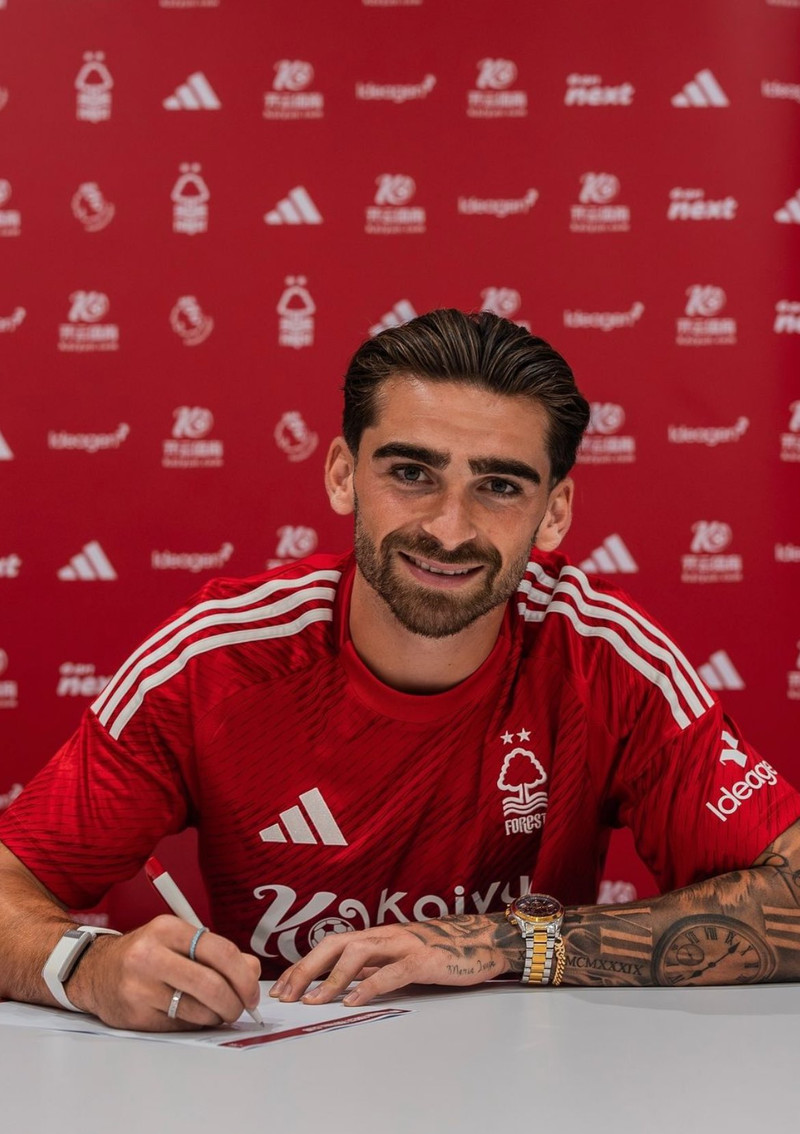 Jota Silva.