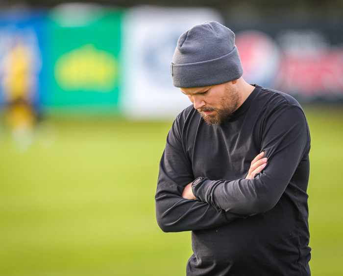 Brynjar Kristmundsson á hliðarlínunni í gær.