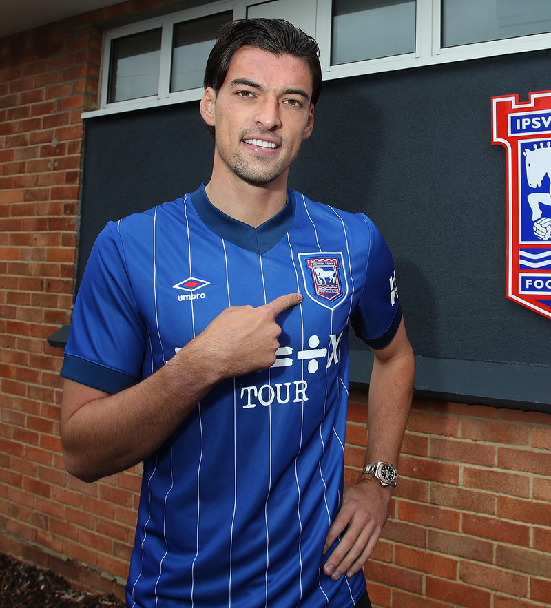 Ipswich keypti miðvörðinn Jacob Greaves frá Hull City.