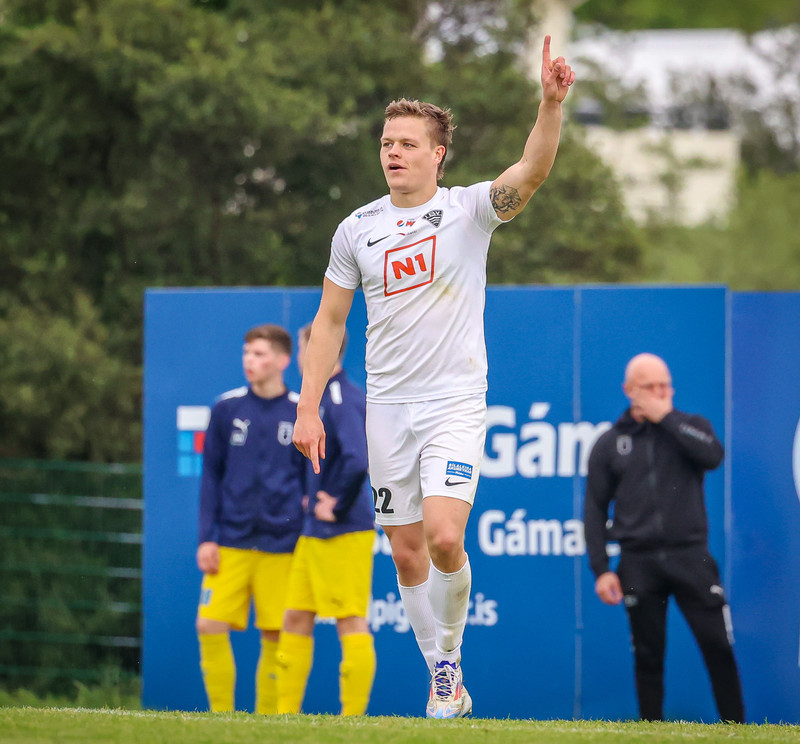 Oliver Heiðarsson fagnar hér marki með ÍBV.