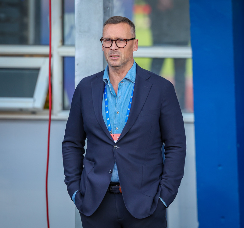 Jörundur Áki hafði sagt að framkvæmdum á Laugardalsvelli yrði frestað þyrftu Víkingar þess en UEFA samþykkir ekki Laugardalsvöll.