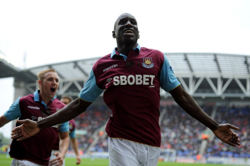 Demba Ba fór á æfingasvæði West Ham í skotti á bíl