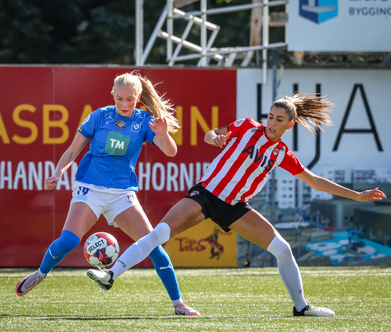Jelena Tinna stendur vaktina í vörninni.