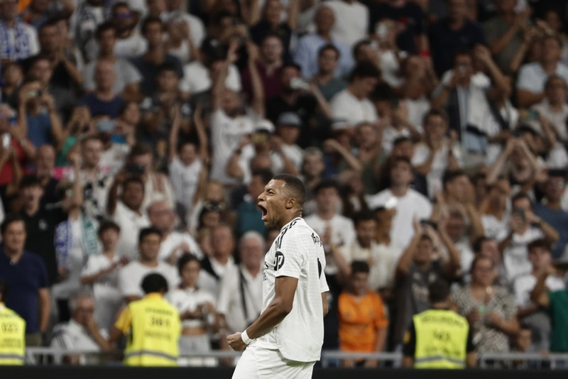 Kylian Mbappe skoraði en meiddist hálftíma síðar