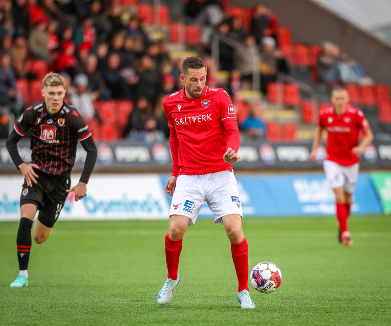 Valur hefur samþykkt tilboð Breiðabliks og Víkings í Gylfa
