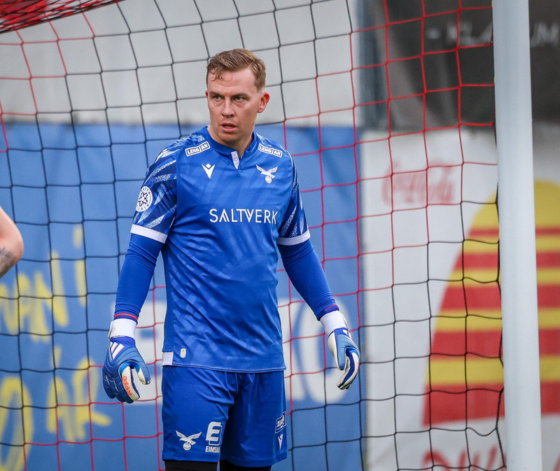 Var á bekknum í fyrstu tveimur deildarleikjunum en utan hóps síðasta fimmtudag.