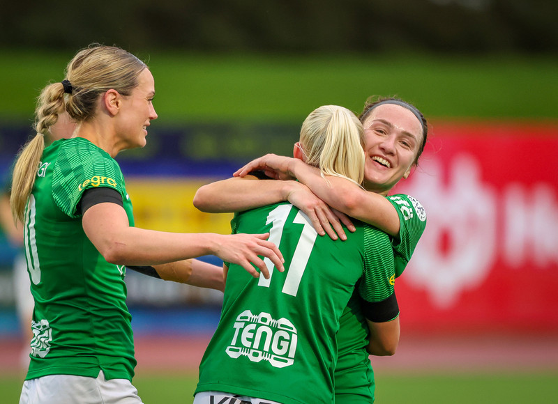 Samantha fagnar marki með Blikum í sumar.