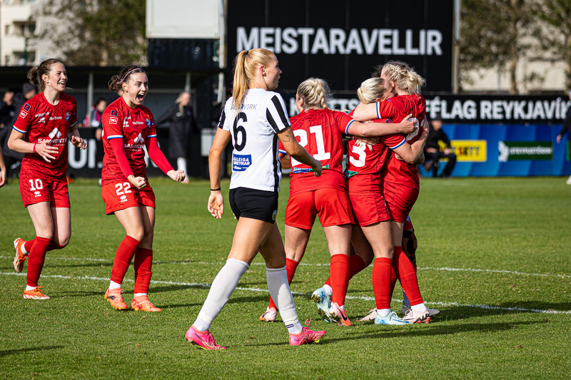 Myndaveisla: Haukar unnu KR í slag toppliðanna