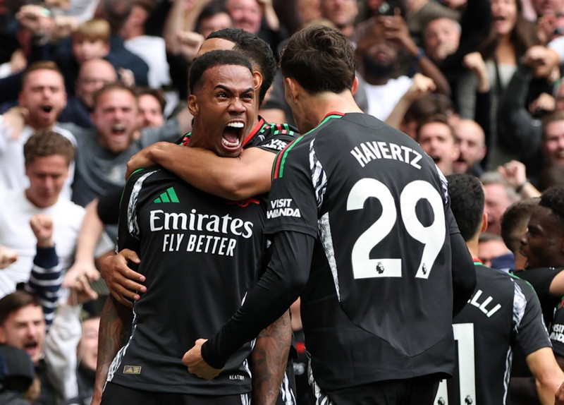England: Gabriel hetja Arsenal í grannaslagnum