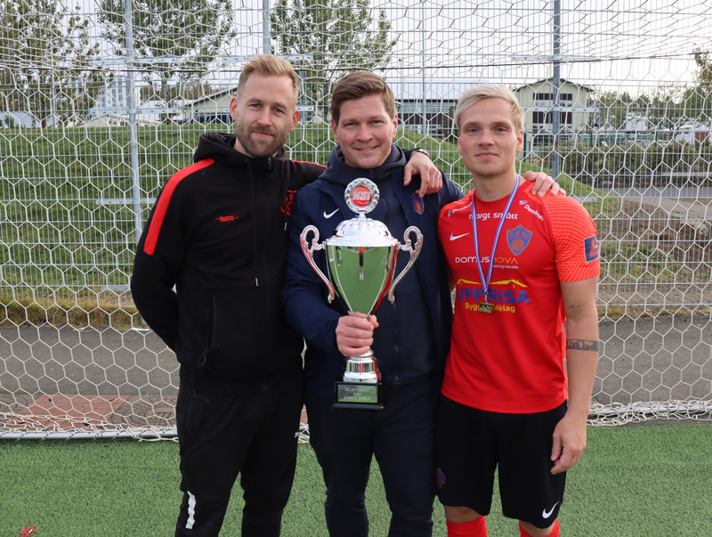 Andri Júlíusson (til vinstri), einn af þjálfurum Kára, sem voru þjálfarar ársins.