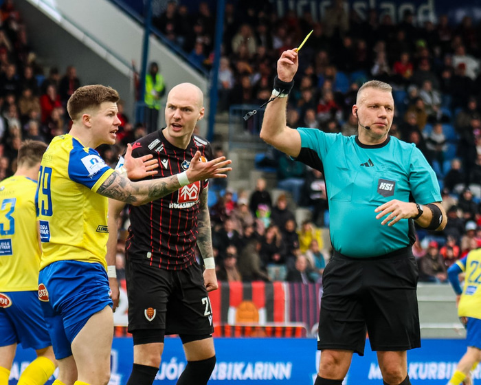 Jakob Snær fékk gult spjald en var flottur í leiknum.