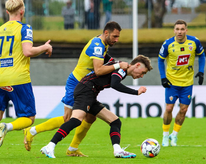 Úr leiknum á Laugardalsvelli.