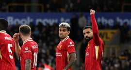 England: Liverpool á toppinn