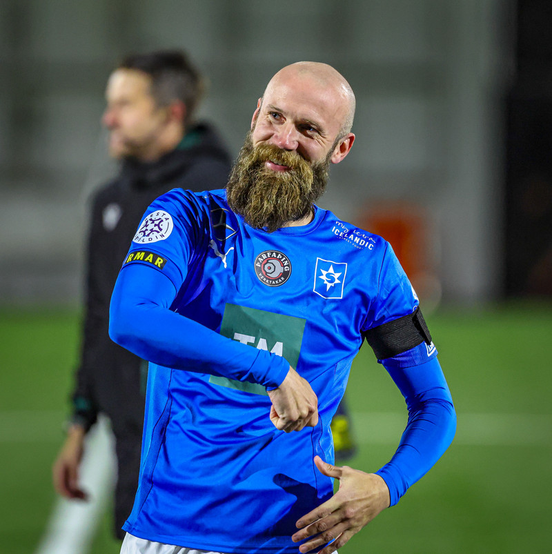 Daníel Laxdal slíðrar sverðið