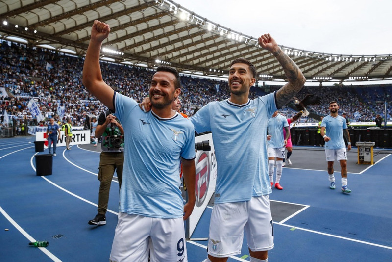 Lazio getur farið á toppinn með sigri í Hollandi.
