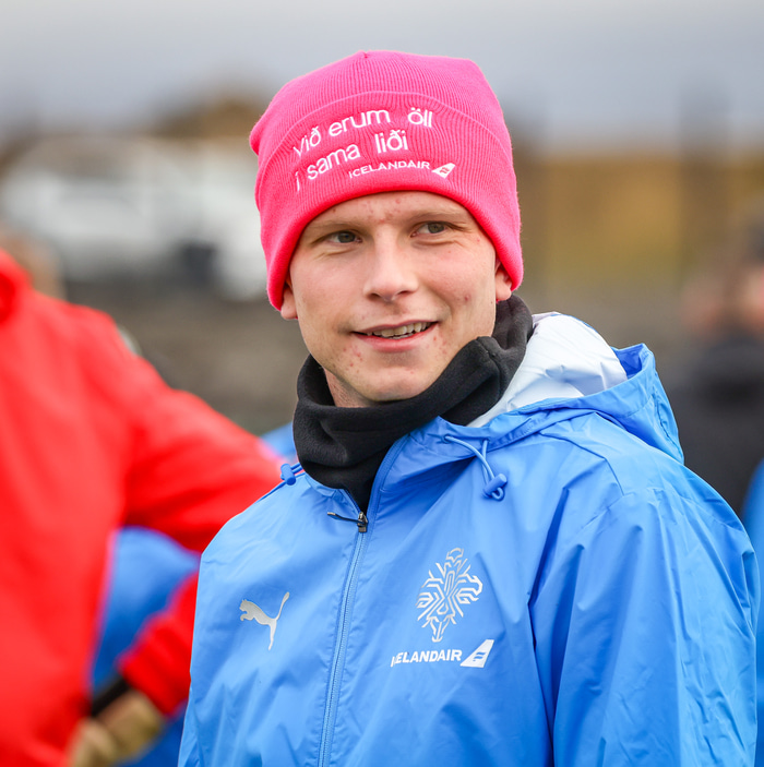 Logi Tómasson, bakvörður Íslands.