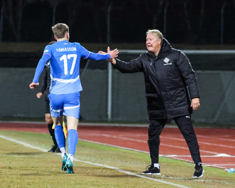Gaf Åge fimmu í fagninu.