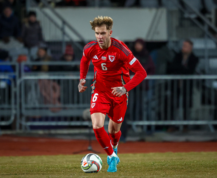 Joe Rodon í leik með landsliði Wales á Laugardalsvelli.