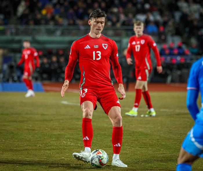 Kieffer Moore.
