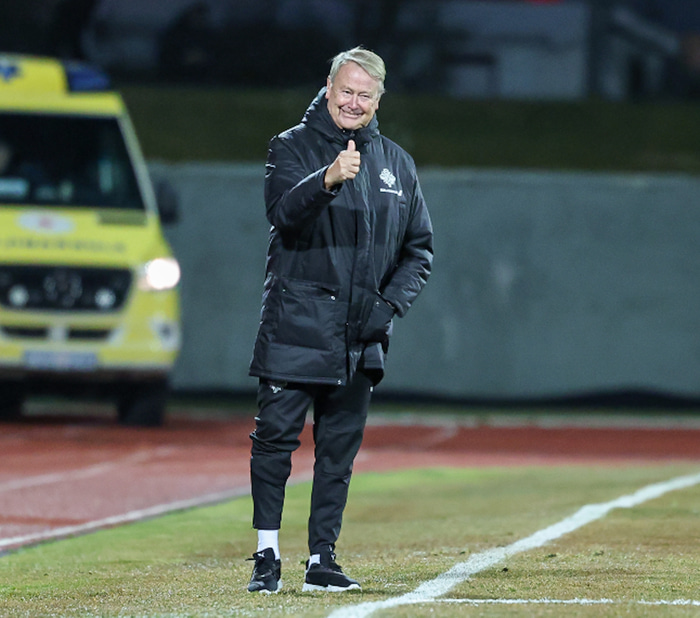 Age var ekki alveg jafn kátur í leikslok