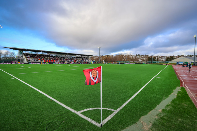 Víkingar mæta Djurgarden á Kópavogsvelli fyrir framan fjölda stuðningsmanna klukkan 13:00.