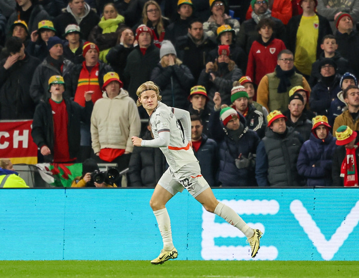 Andri Lucas kom Íslandi yfir í dag gegn Wales.