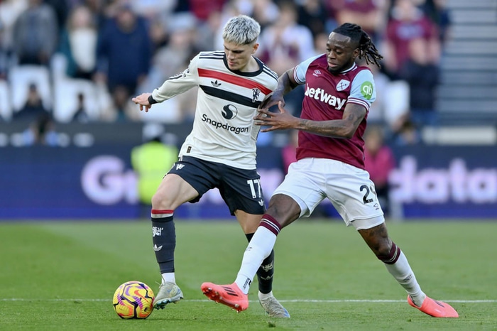 Aaron Wan-Bissaka í baráttu við Alejandro Garnacho.