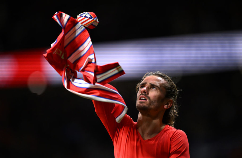 Antoine Griezmann fagnar í leiknum í kvöld