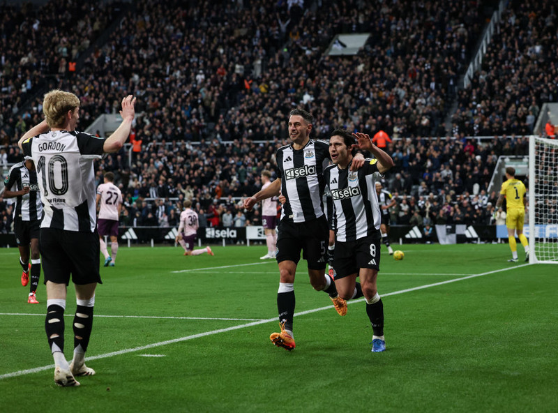 Andri spáir Newcastle sigri í hádegisleiknum.