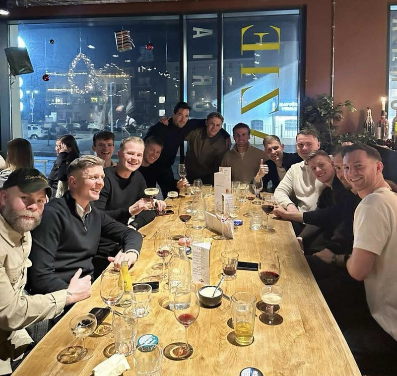 Rob Holding á djamminu með HK-ingum