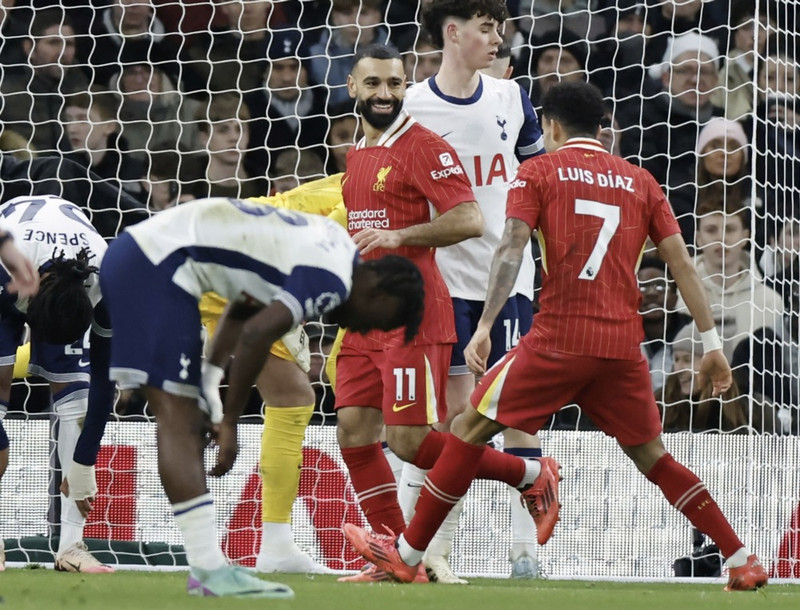 <b>Sóknarmaður: Mohamed Salah (Liverpool)</b> - Hvað er hægt að segja meira um þennan gæja? Tvö mörk og tvær stoðsendingar í markaveislunni gegn Tottenham.
