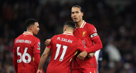 Liverpool býst við að halda Salah og Van Dijk -...