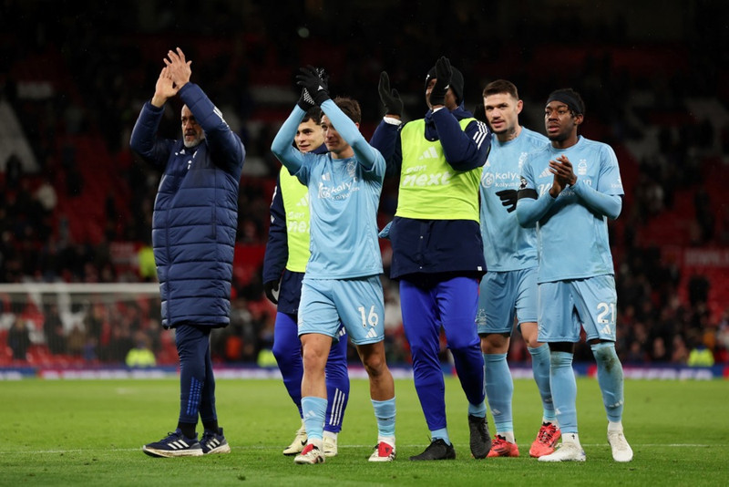 Enski bikarinn: Nottingham Forest áfram eftir maraþonleik