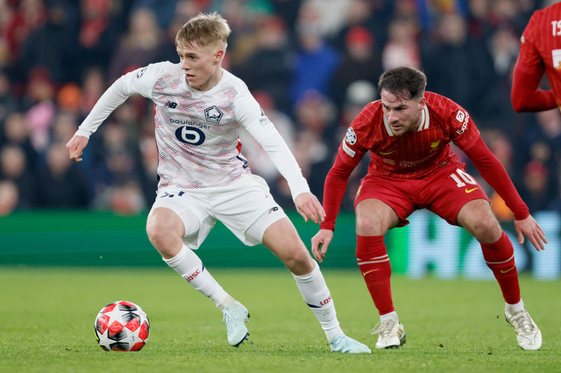 Hákon Arnar í leik með Lille gegn Liverpool.