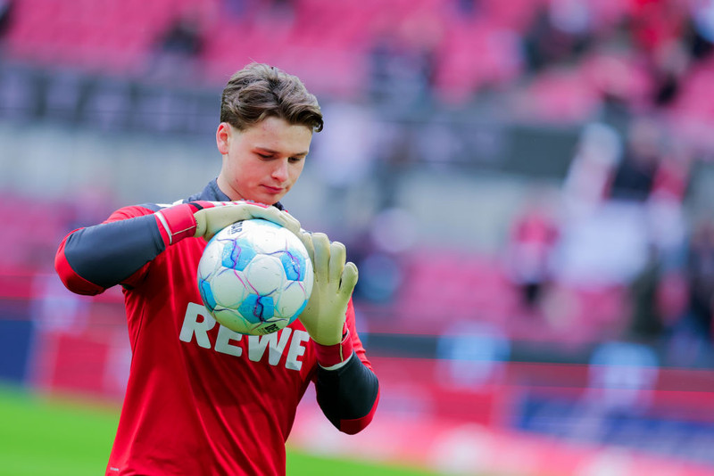 Jonas Urbig.