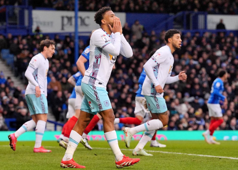Championship: Burnley vann og hélt hreinu níunda leikinn í röð - Colback hetja QPR